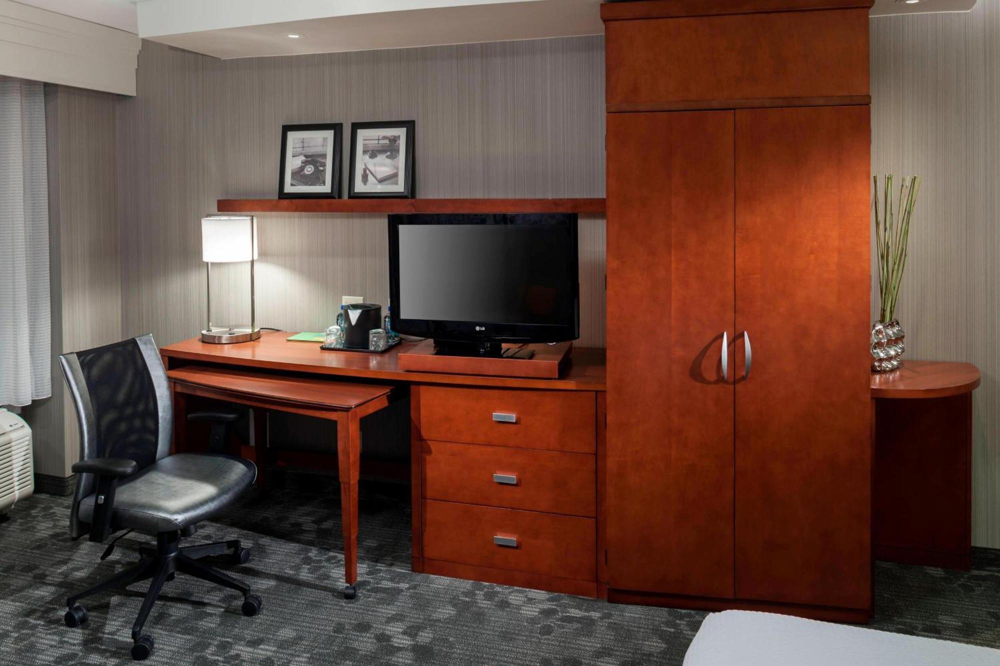 Courtyard By Marriott Seattle Kirkland Hotel Exterior foto